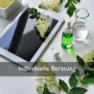 Individuelle Beratung: Tablet PC mit Becherglas, Pipettenflasche und Blüten auf einem weißen Tisch