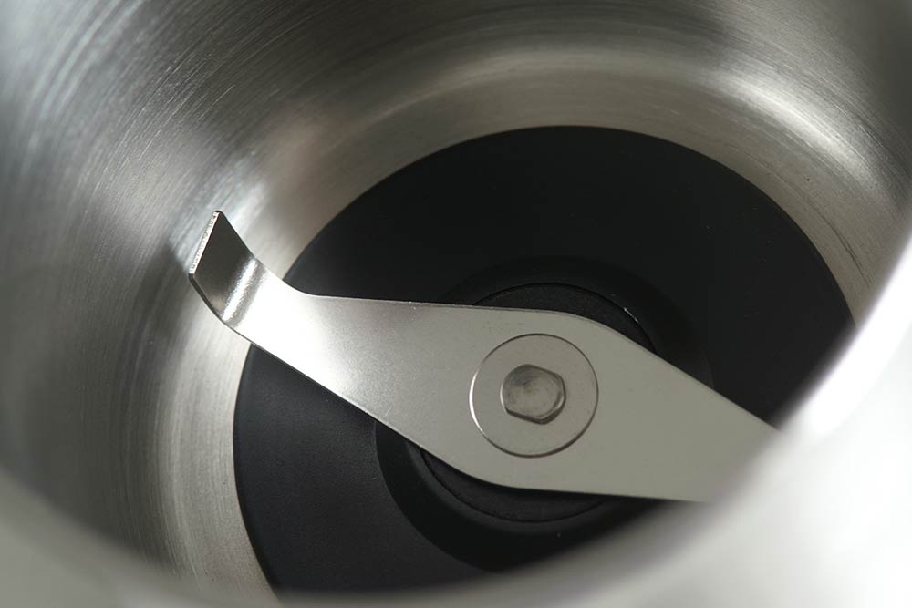 Kaffeemühle von Rommelsbacher zum Pigmentmischen, Detailbild des Mahlbehälters in Großaufnahme