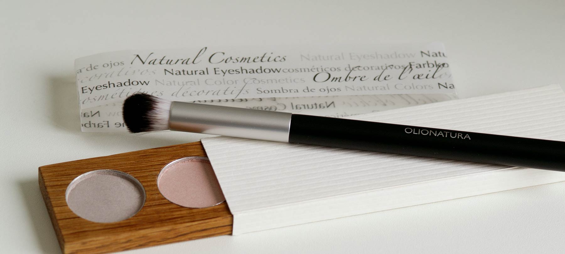 Eyeshadow-Paqlette aus Massivholz, DIY, mit Pinsel, Schuber und Banderole